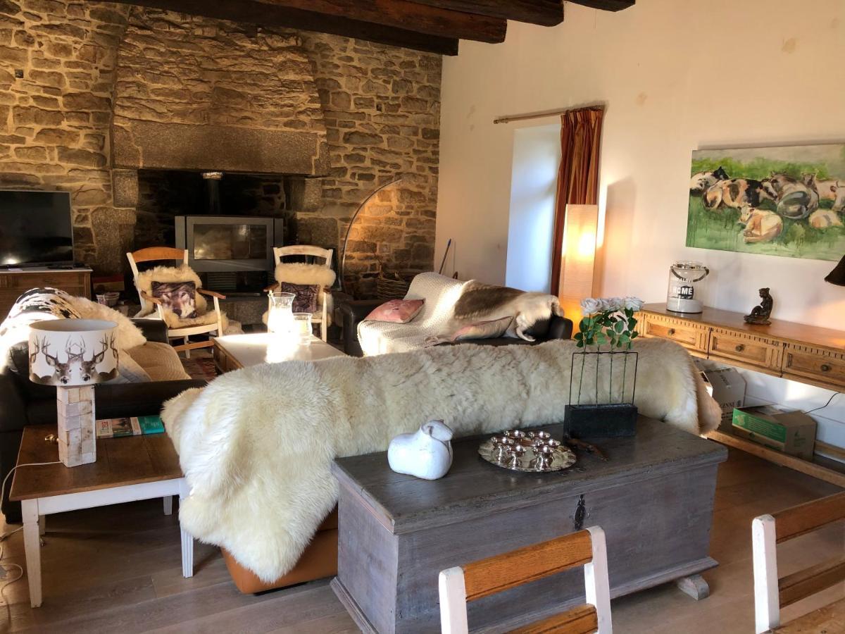 Bed and Breakfast Manoir De Botcol Saint-Nicolas-du-Pélem Esterno foto