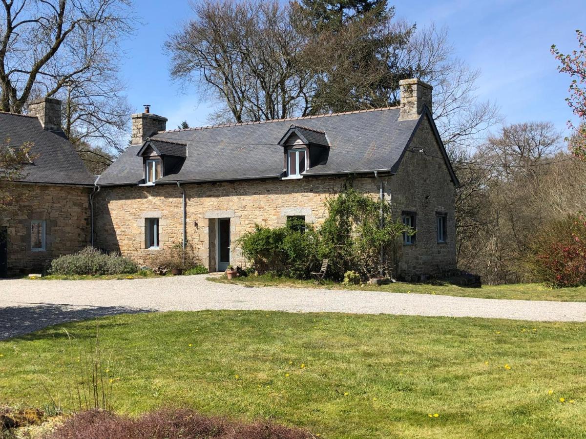 Bed and Breakfast Manoir De Botcol Saint-Nicolas-du-Pélem Esterno foto